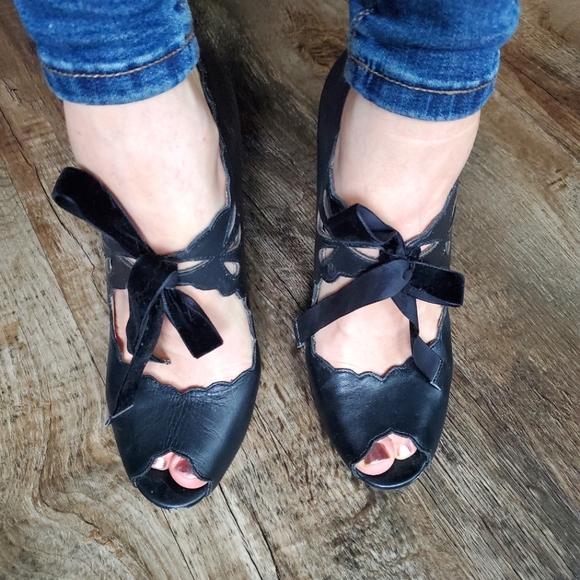 Mojo Moxy Tie-up Open-Toe Heel - Picture 3 of 7